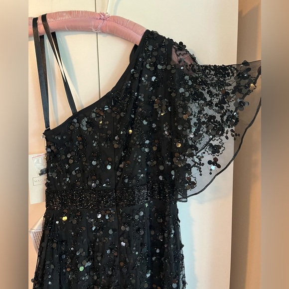 Mac Duggal 93687 One Shoulder Embellished Black Gown Sz 2 NWT - Picture 9 of 12